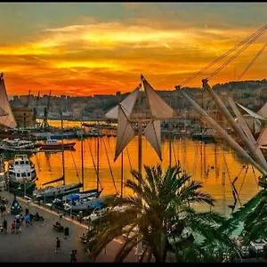 la-jemma-del-porto-antico.hotelitalianriviera.com/